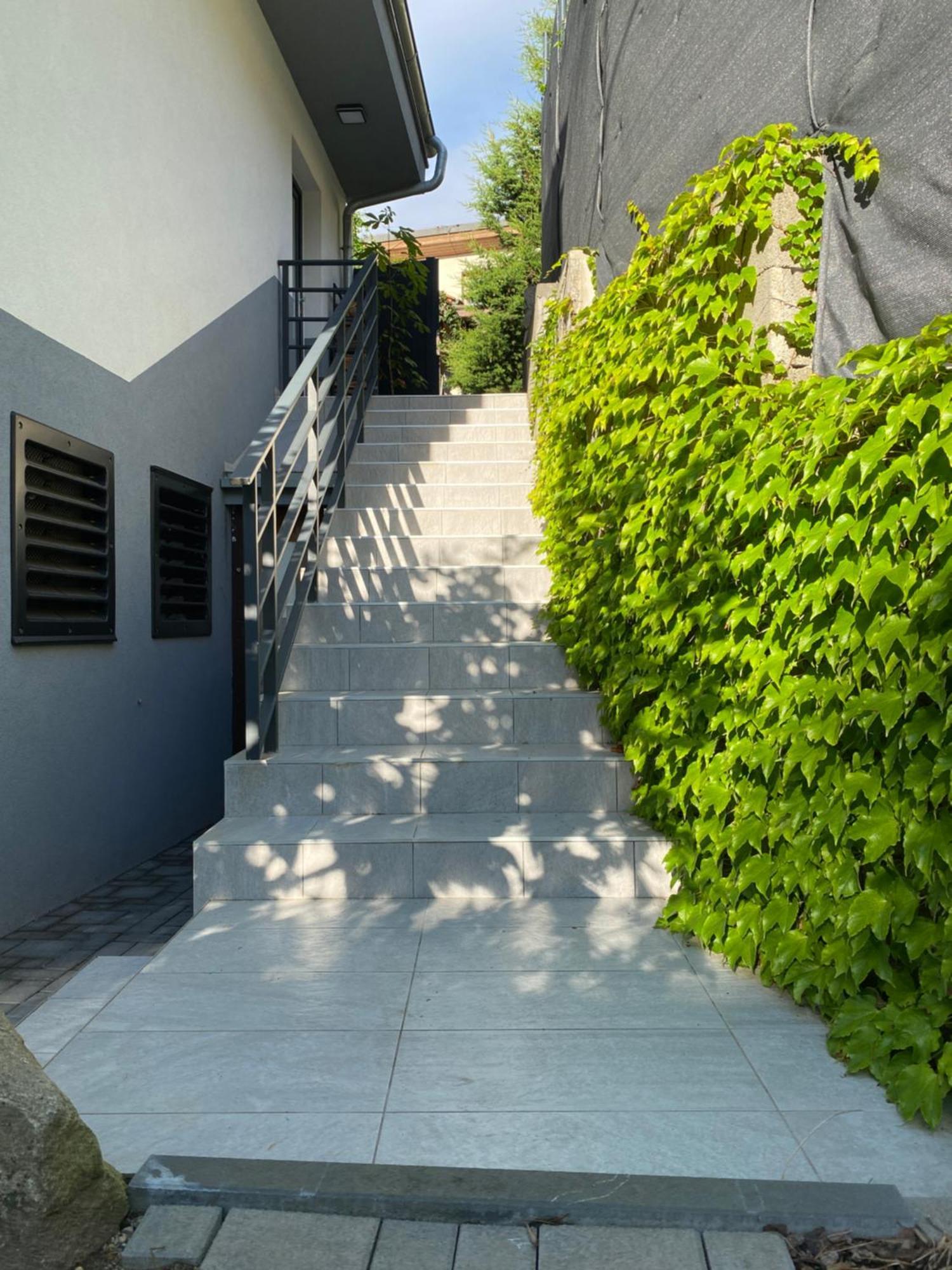 Rosemary Apartment Братислава Екстер'єр фото